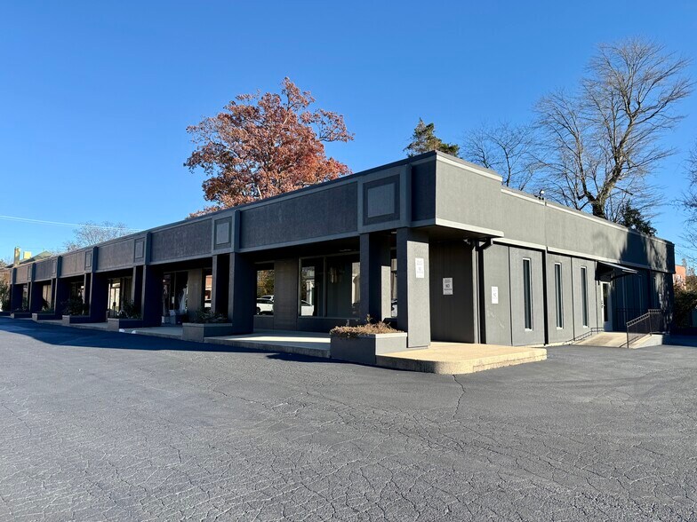 More Photos Of 1107 N Main St, High Point Storefront Retail Office For Lease