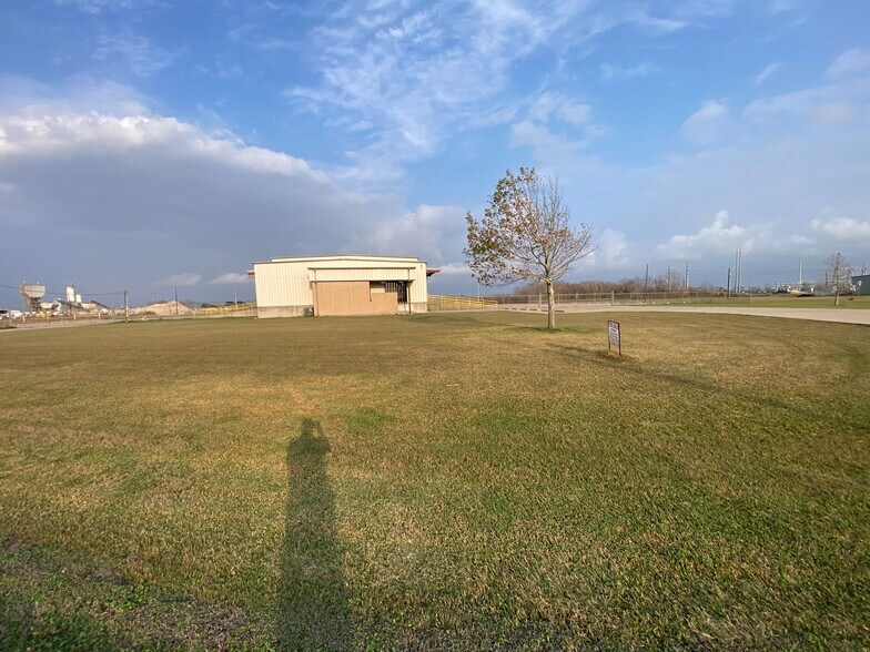 More Photos Of 140 Industrial Park Dr dr, Bay City Industrial For Sale