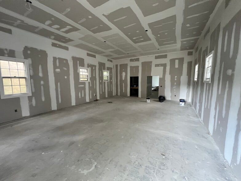 More Photos Of 909 Main St, West Point Storefront Retail Office For Lease