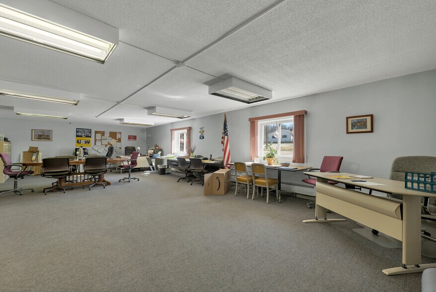 More Photos Of 55 Maynesboro St, Berlin Industrial For Sale