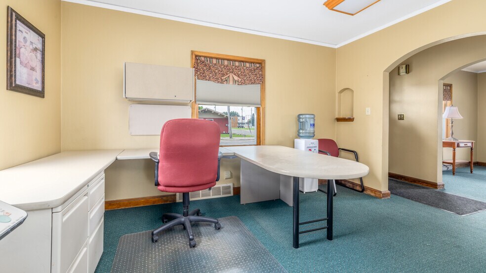 More Photos Of 212 E Margaret St, Iron Mountain Office For Sale