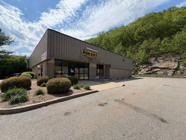 More Photos Of 427 Winsted Rd, Torrington Freestanding For Lease