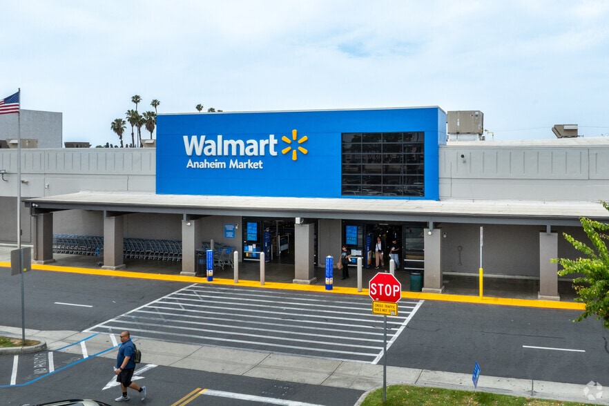 More Photos Of 117-135 N Beach Blvd, Anaheim Unknown For Lease