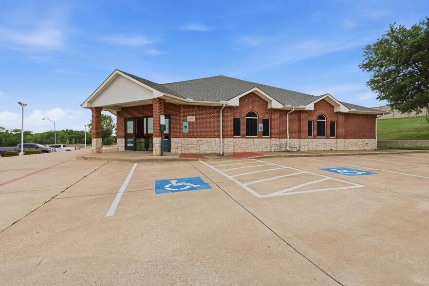 Primary Photo Of 1695 S State Highway 121, Lewisville Veterinarian Kennel For Lease
