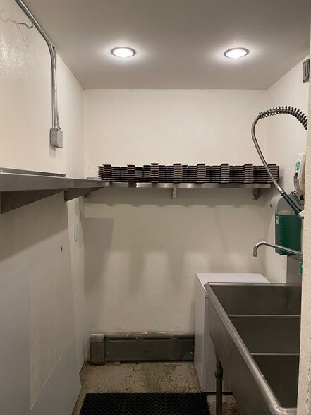 More Photos Of 138 Water St, Catskill Restaurant For Lease