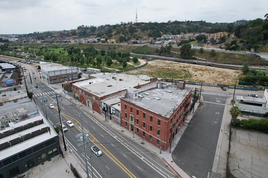 More Photos Of 1727 N Spring St, Los Angeles Industrial For Sale