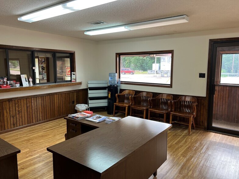 More Photos Of 409 3rd St, Kentwood Office Residential For Sale