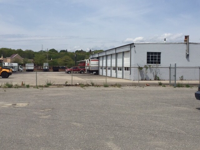 More Photos Of 35 SW Cutoff, Worcester Service For Lease