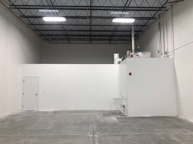 More Photos Of 411-423 Nina Way, Warminster Township Light Distribution For Lease