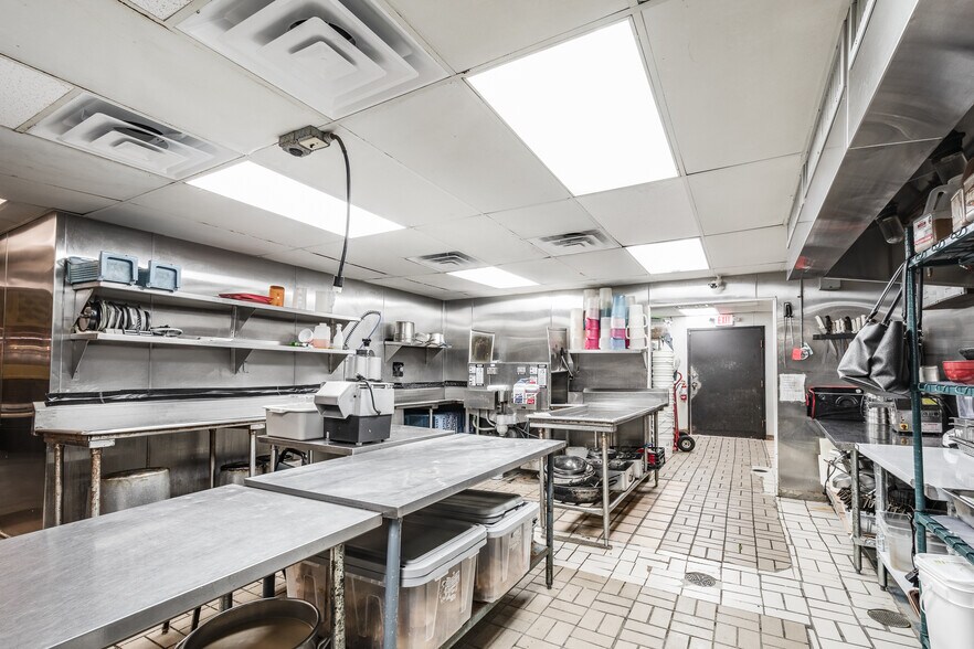 More Photos Of 100 Southpoint Loop, Livingston Restaurant For Sale