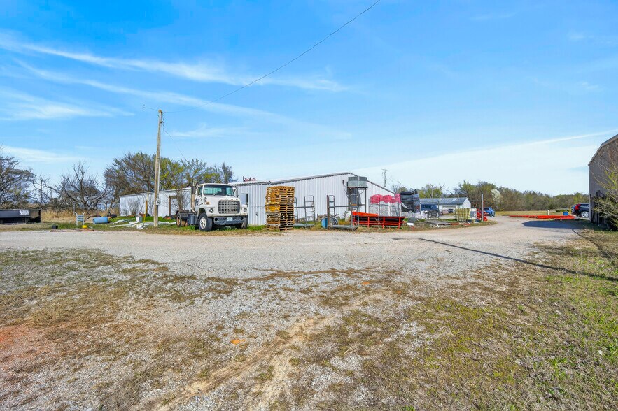 More Photos Of 1505 N Main St, Newcastle Warehouse For Sale