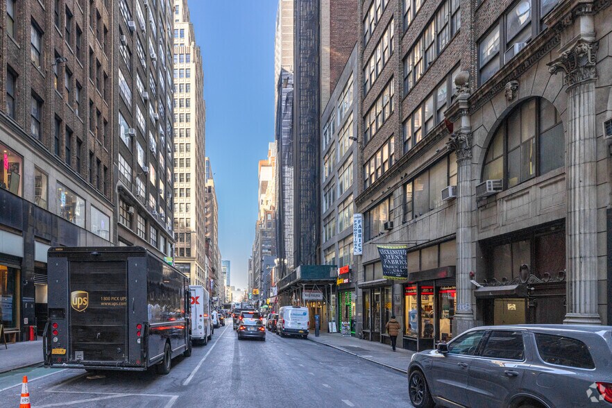 More Photos Of 269 W 39th St, New York Office For Lease
