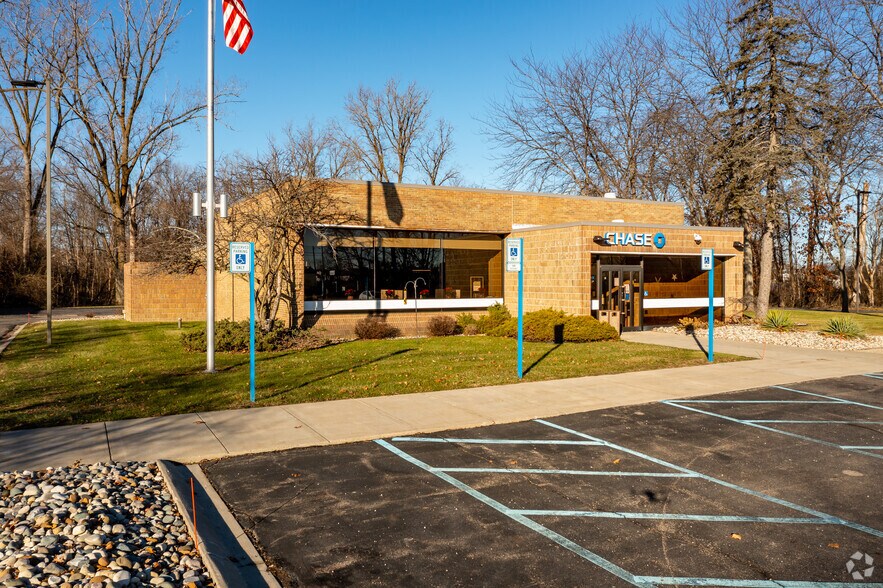 More Photos Of 14206 N Fenton Rd, Fenton Freestanding For Lease