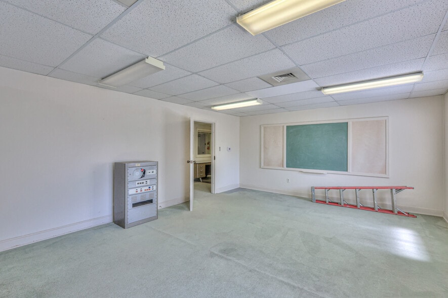 More Photos Of 228 S Military Ave, Lawrenceburg Religious Facility For Sale