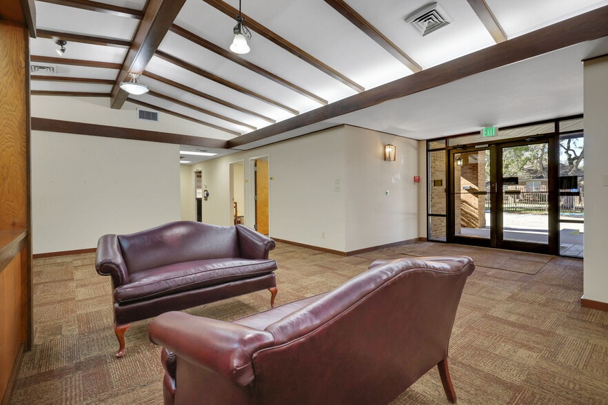 More Photos Of 6601-6535 Chester Ave, Jacksonville Continuing Care Retirement Community For Lease