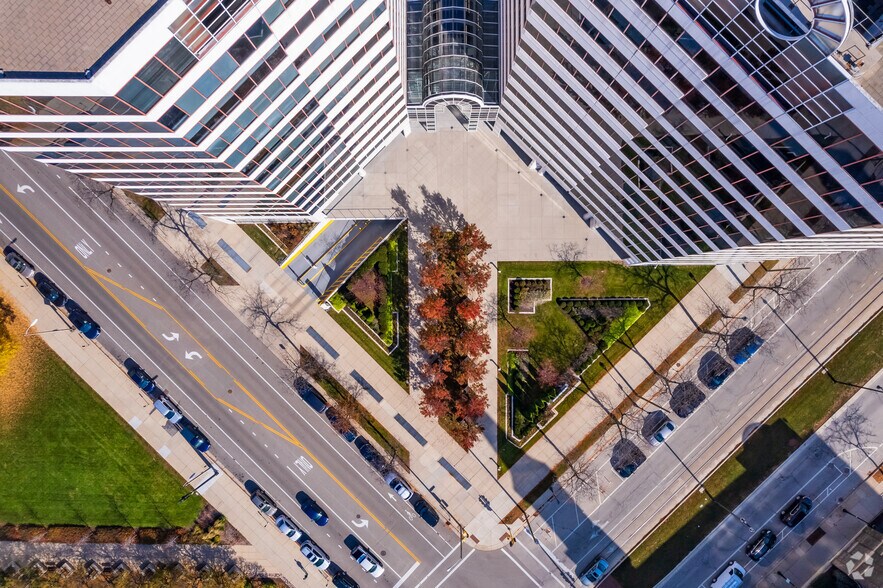 More Photos Of 330 E Kilbourn Ave, Milwaukee Office For Lease