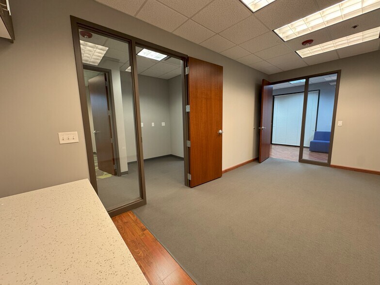 More Photos Of 4200 Cantera Dr, Warrenville Office For Sale