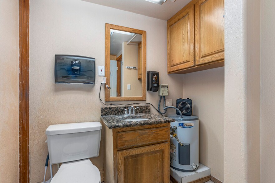 More Photos Of 2331 W A St, Pasco Distribution For Lease