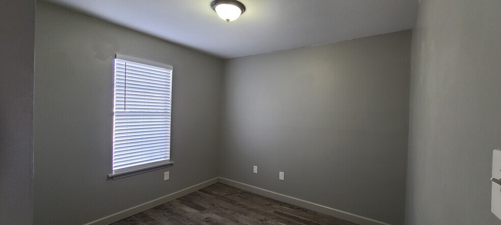 More Photos Of 1906 W Matthews Ave, Jonesboro Apartments For Sale