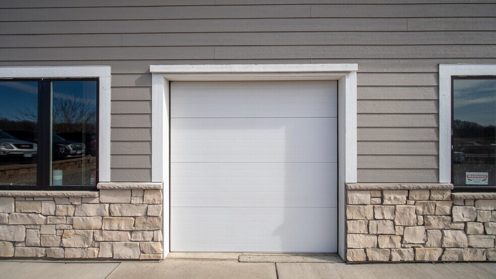 More Photos Of 5931 Bandel Rd NW, Rochester Self Storage For Lease
