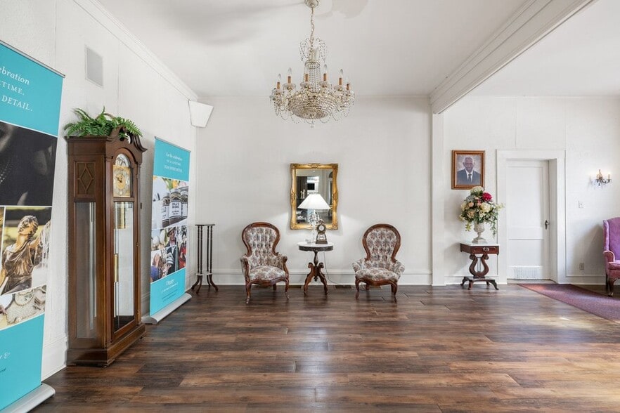 More Photos Of 503 Talbot St, Taylor Funeral Home For Sale
