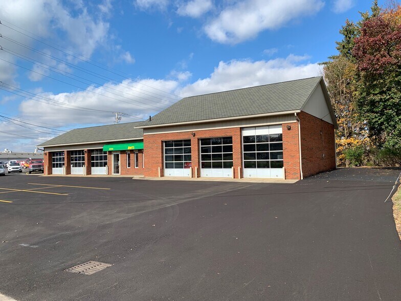 More Photos Of 1005 W Main St, Kent Auto Repair For Sale