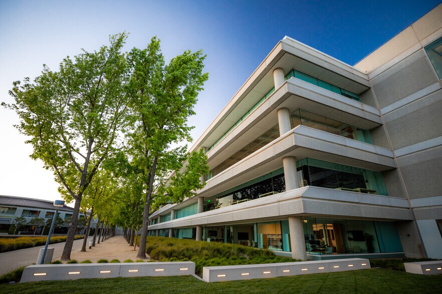 More Photos Of 2600 Camino Ramon, San Ramon Office For Lease