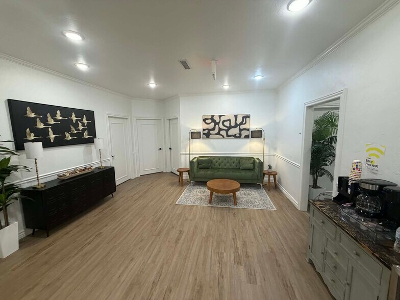 More Photos Of 817 Irish Ln, Edmond Office For Lease