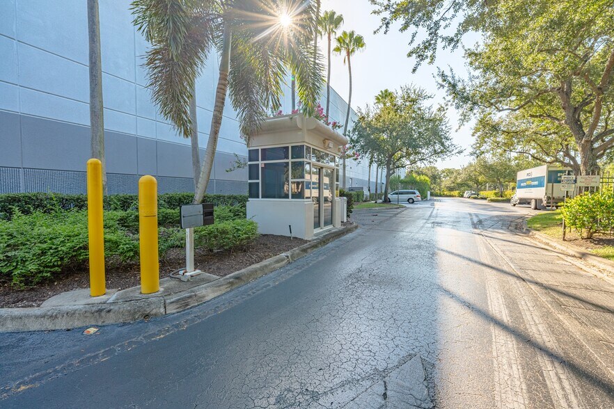 More Photos Of 2965 West Corporate Lakes Blvd, Weston Manufacturing For Lease