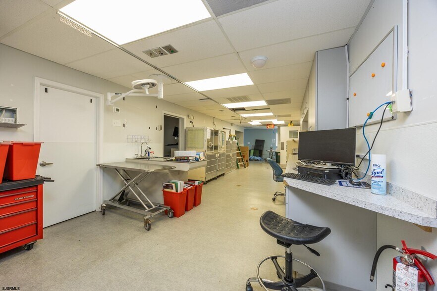 More Photos Of 535 Maple Ave, Linwood Veterinarian Kennel For Lease