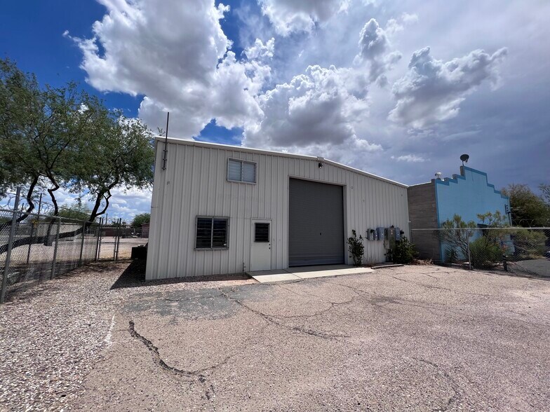 More Photos Of 811 S Santa Rita Ave, Tucson Warehouse For Lease