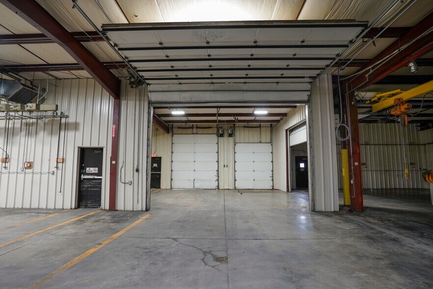 More Photos Of 4101 Merchant Rd, Fort Wayne Light Manufacturing For Lease