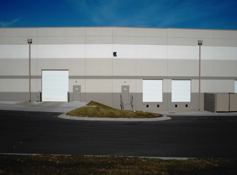 More Photos Of 2650-2658 NE Hagan Rd, Lee's Summit Research And Development For Lease