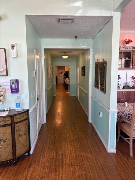 More Photos Of 1725 Manatee Ave, Bradenton Medical For Sale