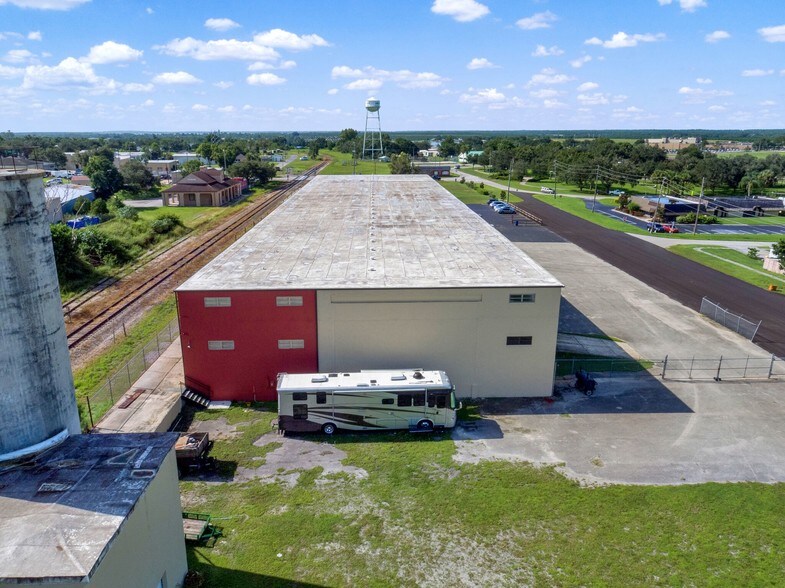 More Photos Of 110 W Interlake Blvd, Lake Placid Warehouse For Lease