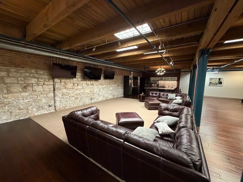 More Photos Of 216 S Jefferson St, Chicago Loft Creative Space For Sale