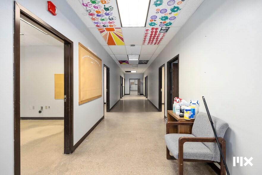 More Photos Of 21685 Northland Dr, Paris Distribution For Sale