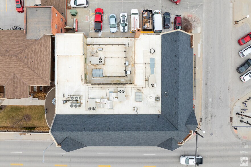 More Photos Of 4900-4910 Dodge St, Omaha Office For Sale