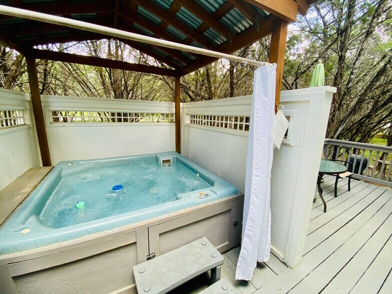 More Photos Of 104 Scudder Ln, Wimberley Hotel For Sale