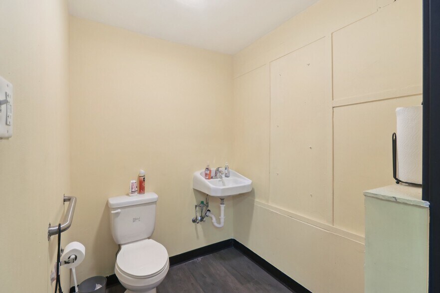 More Photos Of 417-421 Lake St, Maywood Storefront Retail Residential For Sale