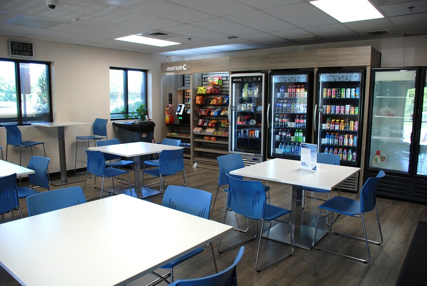 More Photos Of 625 Willow Springs Ln, York Warehouse For Lease