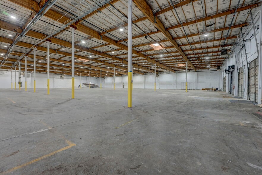 More Photos Of 575-585 Reactor Way, Reno Distribution For Lease