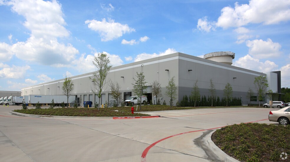 More Photos Of 501 Southwestern Blvd, Coppell Warehouse For Lease