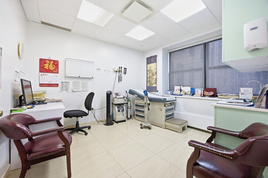 More Photos Of 139 Centre St, New York Medical For Sale