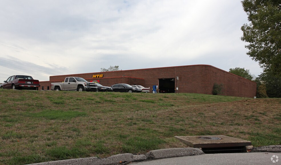 More Photos Of 8400 Nieman Rd, Lenexa Warehouse For Lease