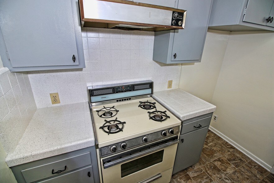 More Photos Of 140 N Pass Ave, Burbank Apartments For Sale