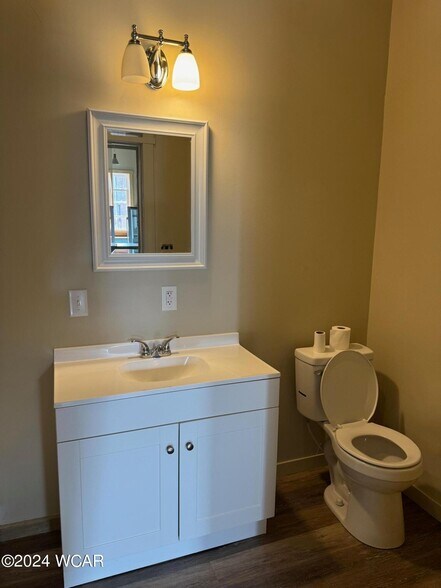 More Photos Of 28 N Main St, Kenton Office For Lease