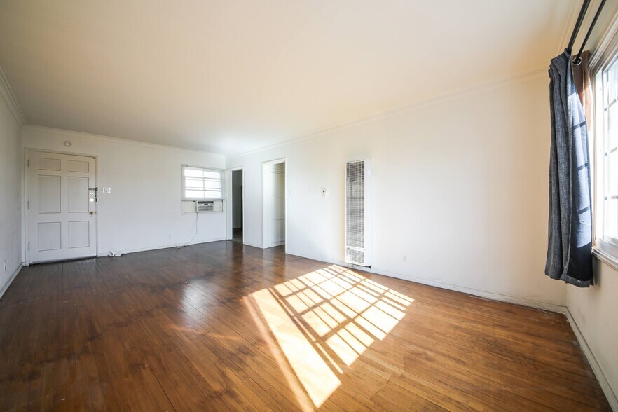 More Photos Of 8730-8736 Holloway Dr, West Hollywood Apartments For Sale