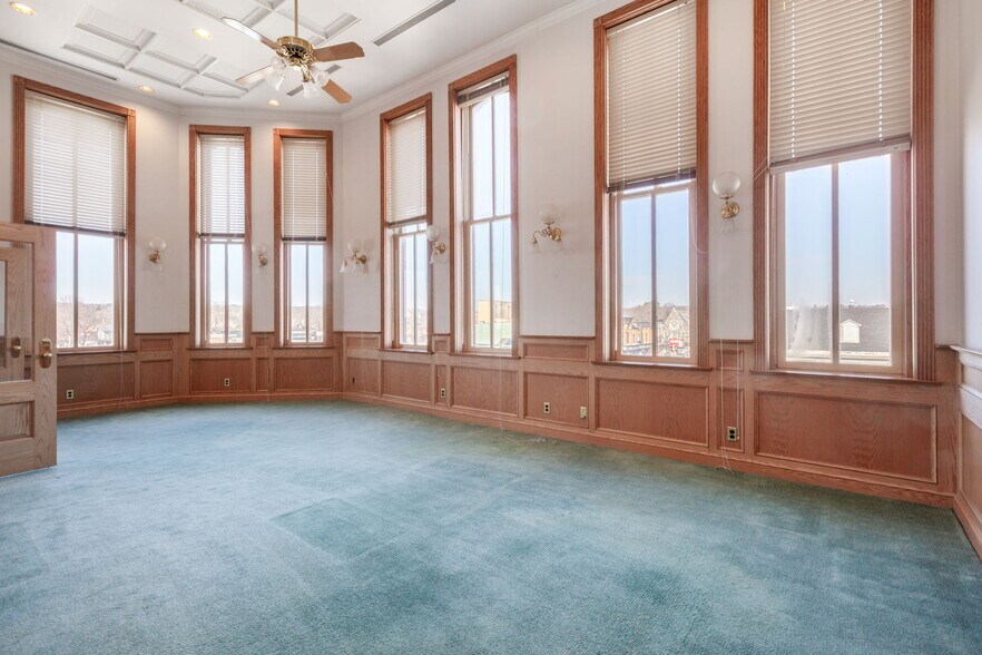 More Photos Of 772 W Main St, Lake Geneva Loft Creative Space For Lease