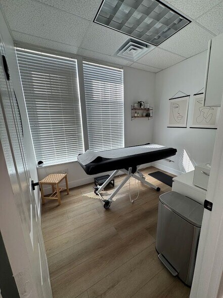 More Photos Of 2500 Cornwall Ave, Bellingham General Retail For Sale